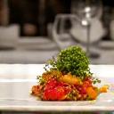 Dîner élégant servi à table